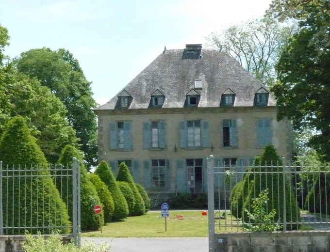 facade chateau champagnac